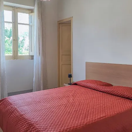 度假居 2 Bedroom Stunning In Castellammare Del Golf 卡斯泰拉马莱