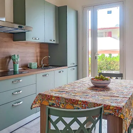 2 Bedroom Stunning In Castellammare Del Golf 度假居