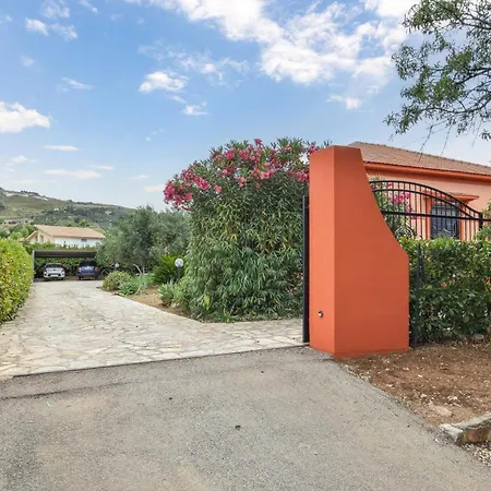2 Bedroom Stunning In Castellammare Del Golf 度假居 *