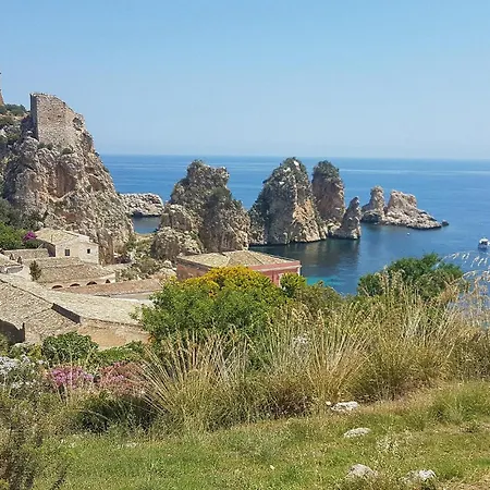 度假居 2 Bedroom Stunning In Castellammare Del Golf 卡斯泰拉马莱