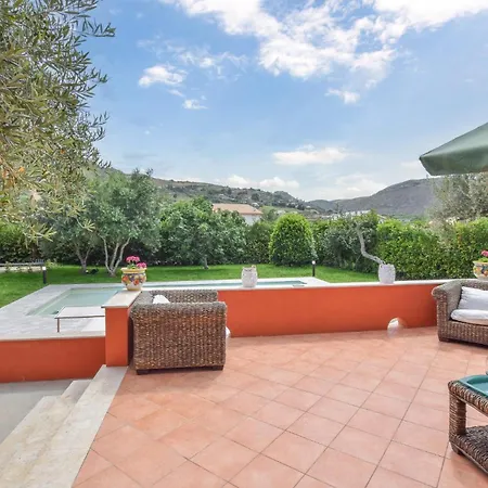 度假居 2 Bedroom Stunning In Castellammare Del Golf 卡斯泰拉马莱
