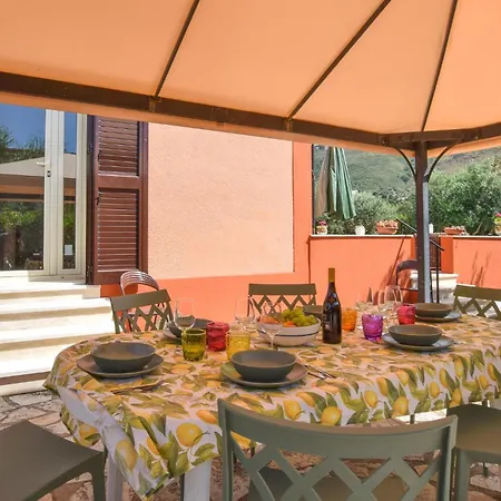 2 Bedroom Stunning In Castellammare Del Golf *