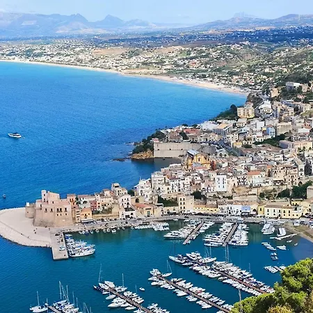 2 Bedroom Stunning In Castellammare Del Golf *